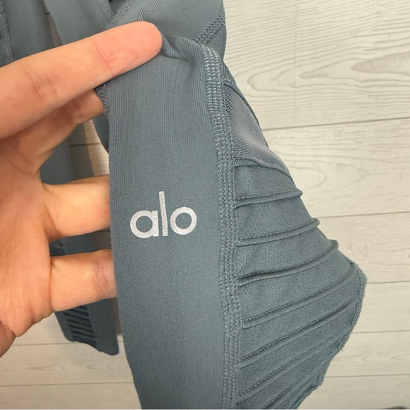 ALO Yoga Moto Leggings Gray/Blue Size Small - Picture 8 of 10